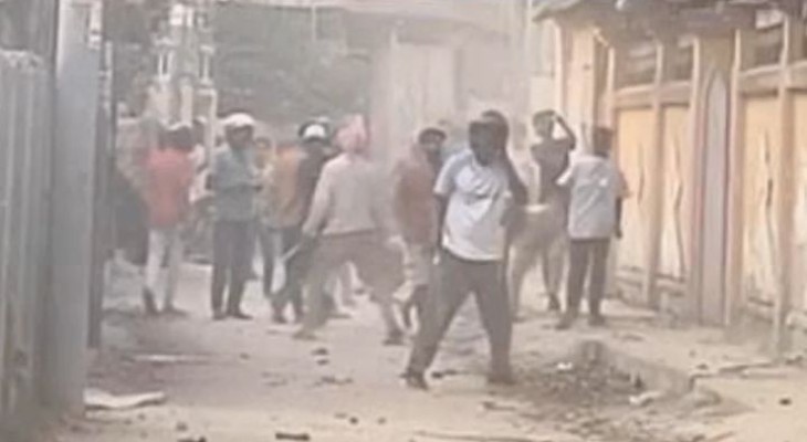 কুমিল্লা নগরীতে তিন দিন ধরে দুই গ্রুপের সংঘর্ষ, গুলিবিদ্ধসহ আহত ৩০